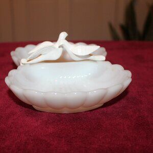 Vintage Avon Milk Glass Double Seashell Soap Dish with Doves
